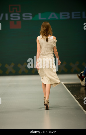Model bei Cpd-Signaturen Modemesse in Düsseldorf Frühjahr / Sommer 2012 - The Swiss Label - Laufsteg, bei Vorgesetzten ausgewählt Stockfoto