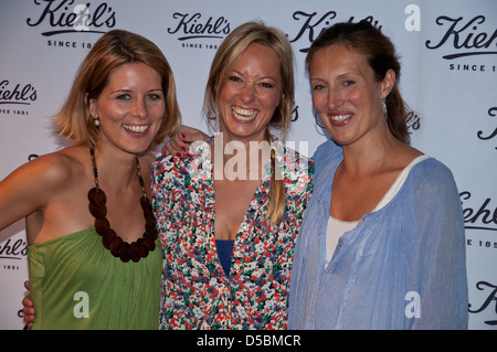 Angela Finger-Erben und Miriam Lange Roberta Bieling bei Kiehl's Charity Vernissage in der Arty Farty Gallery. Köln, Deutschland- Stockfoto