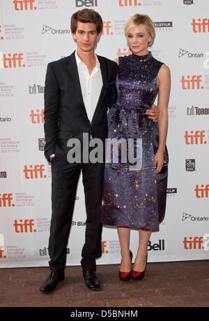 Schauspieler Andrew Garfield und Schauspielerin Carey Mulligan besuchen die Premiere von "Never Let Me Go" während der 2010 Toronto International Film Festival im Ryerson Theatre in Toronto, Kanada, 11. September 2010. Foto: Hubert Boesl Stockfoto