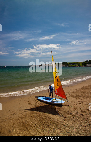 Eine bunte "Topper" Schlauchboot am Strand von Swanage in Dorset England UK Stockfoto