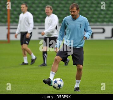 Rafael van der Vaart trainiert mit Tottenham Hotspur Training in Bremen, Deutschland, 13. September 2010. Auf 14 Reprisen 2010 steht Tottenham Werder Bremen auf dessen eigenem Territorium. Foto: Carmen Jaspersen Dpa/lni Stockfoto