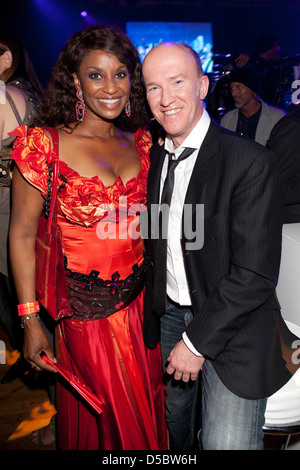 Liz Baffoe; Peter Nottmeier beim Bunte New Faces Award Fashion. Düsseldorf - 25.07.2011. Stockfoto