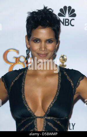 US-Schauspielerin Halle Berry stellt im Presseraum auf der 67. Golden Globe Awards in Los Angeles, USA, 17. Januar 2010. Die Golden Globes Ehre Exzellenz in Kino und Fernsehen. Foto: Hubert Boesl Stockfoto