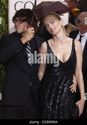 US-Schauspielerin Heather Graham und ihr Freund, der israelische Regisseur Yaniv Raz, kommen für die 67. Golden Globe Awards in Los Angeles, USA, 17. Januar 2010. Die Globen ehren Spitzenleistungen in Kino und Fernsehen. Foto: Hubert Boesl Stockfoto