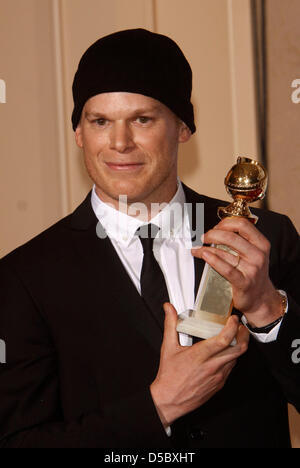 US-Schauspieler Michael C. Hall posiert mit seine beste Leistung durch einen Schauspieler in einer Fernsehserie - Drama Award für "Dexter" im Presseraum auf der 67. Golden Globe Awards in Los Angeles, Kalifornien, USA, 17. Januar 2010. Die Golden Globes Ehre Exzellenz in Kino und Fernsehen. Michael C. Hall ist der Genesung von Krebs. Foto: Hubert Boesl Stockfoto