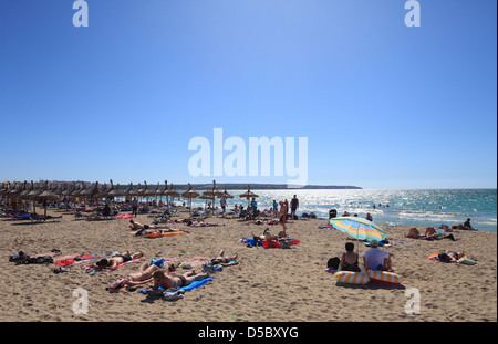 El Arenal, Spanien, Badende an der Platja de Palma Stockfoto