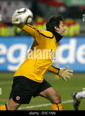 Frankfurts Torhüter Oka Nikolov in der Bundesliga Spieltag 19 Krawatte FC Nürnberg Vs Eintracht Frankfurt im EasyCredit-Stadion in Nürnberg, 23. Januar 2010. Das Spiel endete 1: 1. Foto: Daniel Karmann Stockfoto