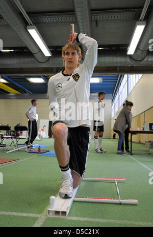 Deutschland ist Nationalspieler Stefan Kiessling Ausübung während der deutschen Nationalmannschaft Leistung und Fitness Test in Glaspalace in Sindelfingen, Deutschland, 26. Januar 2010. Foto: Markus Gillar (Achtung: HANDOUT - nur zur redaktionellen Verwendung) Stockfoto