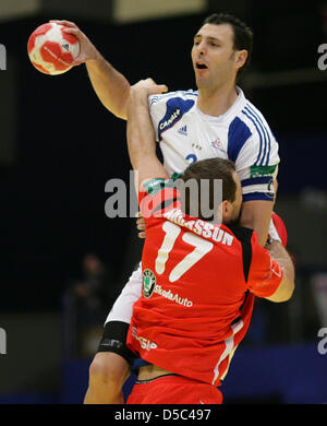 Handball-Europameisterschaft in Österreich: bin Samstag (30.01.2010) in Wien. Semis, Island - Frankreich. Der Franzose Jerome Fernandez Gegen Den Isländer Sverre Jakobsson. Foto: Jens Wolf dpa Stockfoto