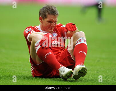 Fußball Bundesliga 20. Spieltag: FC Bayern München - 1. FSV Mainz 05 bin Samstag (30.01.2010) in der Allianz Arena in München (Oberbayern). Der Münchner Bastian Schweinsteiger Verzerrt Nach Einem Foul Sein sich. Sterben Sie Bayern Gewinnen Das Spiel Mit 3:0. Foto: Tobias Hase Dpa/lby Stockfoto