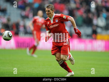 Fußball Bundesliga 20. Spieltag: FC Bayern München - 1. FSV Mainz 05 bin Samstag (30.01.2010) in der Allianz Arena in München (Oberbayern). Der Münchner Bastian Schweinsteiger Spielt Den Ball. Sterben Sie Bayern Gewinnen Das Spiel Mit 3:0. Foto: Tobias Hase Dpa/lby Stockfoto