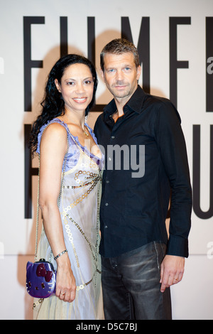 Chantal de Freitas und Kai Wiesinger bei der Vorstellung des Filmfest Hamburg mit der Premiere von "Auf Wiedersehen" im CinemaxX Film Stockfoto