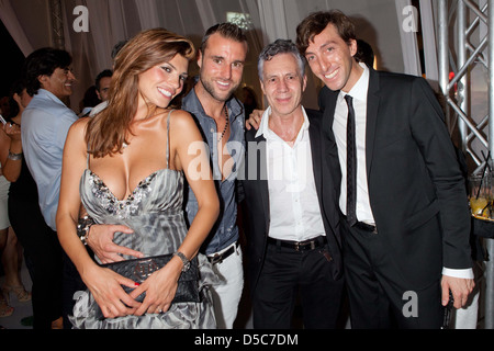 Teodora Rutigliano, Philipp Plein, Gäste im Store Eröffnung von Philipp Plein. Cannes, Frankreich - 07.08.2011. Stockfoto