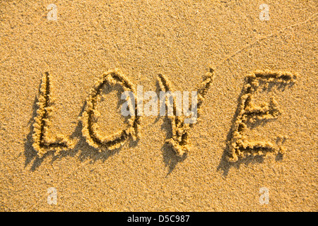 Das Wort Liebe auf sand Stockfoto