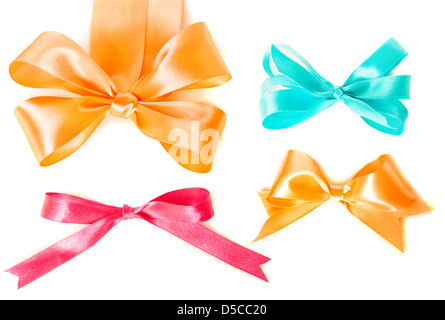 Satinband beugt Sammlung isoliert auf weißem Hintergrund Stockfoto