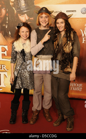 Jadea Mercedes Diaz Jonas Haemmerle und Valeria Eisenbart bei der Premiere des Films "Wickie Auf grosser Fahrt" im Mathaeser Stockfoto