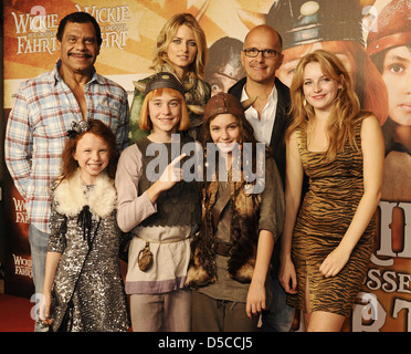 Günther Kaufmann Eva Padberg Christoph Maria Herbst Gast Jadea Mercedes Diaz Jonas Haemmerle und Valeria Eisenbart auf Stockfoto