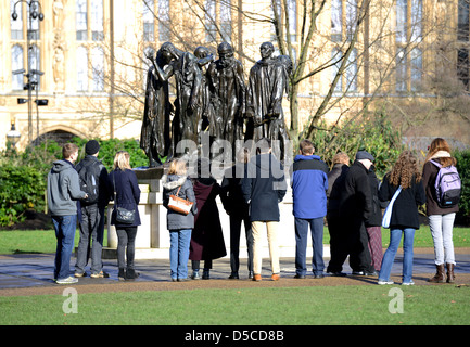 Les Bourgeois de Calais oder die Bürger von Calais in Victoria Tower Gardens, Westminster in London, Großbritannien Stockfoto