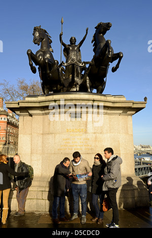 Statue von Boudicia oder ewig außerhalb den Houses of Parliament in London England UK Stockfoto