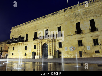 Großmeister-Palast in der Nacht, Valletta, Malta Stockfoto