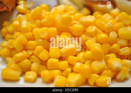 Leuchtend gelben Mais als Beilage Stockfoto