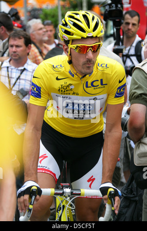 Schweizer und gelbe Trikot Träger Fabian Cancellara zum Jahresbeginn die Girona-Etappe der Tour de France 2009 Stockfoto