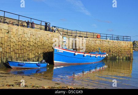 Den Hafen und Strand von Hugh Town, Str. Marys, Isles of Scilly, Großbritannien. Stockfoto