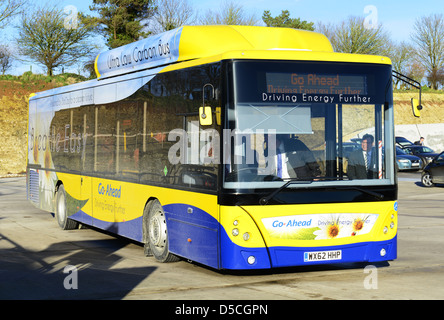 Niedrigem Kohlenstoffgehalt Bus. Umweltfreundliche öffentliche Verkehrsmittel, UK Stockfoto