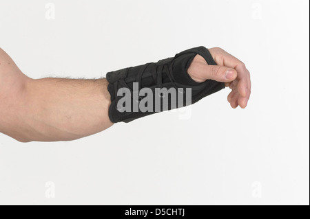 Arm mit gebrochen Handgelenk & Handgelenkbandage Stockfoto