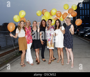 Annika Kipp, Gaby Papenburg, Ina Dietz, Kirsten Hanser, Marlene Lufen, Simone Panteleit und Karen Heinrich am Abend Stockfoto