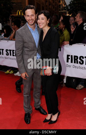 Franz Dinda und Sibel Kekilli auf die First Steps Awards im Theater am Potsdamer Platz - Ankünfte. Berlin, Deutschland - 23.08.2011 Stockfoto