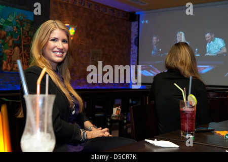 Sara Mosquera "X-Factor" Teilnehmerin Sara Mosquera betrachtet sich auf der Messe in Cancun Restaurant. Berlin, Deutschland- Stockfoto