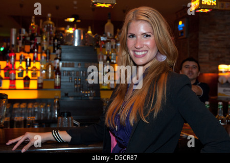 Sara Mosquera "X-Factor" Teilnehmerin Sara Mosquera betrachtet sich auf der Messe in Cancun Restaurant. Berlin, Deutschland- Stockfoto