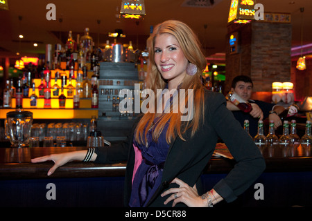 Sara Mosquera "X-Factor" Teilnehmerin Sara Mosquera betrachtet sich auf der Messe in Cancun Restaurant. Berlin, Deutschland- Stockfoto