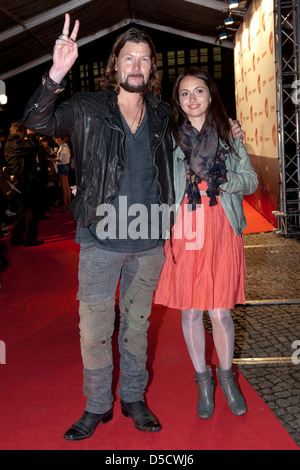 Rea Garvey und seine Frau Josephine Garvey an europäische Musik und Media Night im E-Werk. Berlin, Deutschland. 09.09.2011. Stockfoto