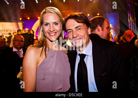 Judith Rake und Giovanni di Lorenzo auf der 2. jährliche Deutscher Radiopreis 2011 Im Schuppen 52. Hamburg, Deutschland- Stockfoto