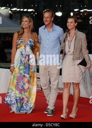 Verena Wriedt und Jahn Hahn und Annika Kipp bei der Premiere von "Maennerherzen Und Die Ganz Ganz Grosse Liebe" im CineStar Sony Stockfoto