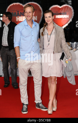 Jahn Hahn und Annika Kipp bei der Premiere von "Maennerherzen Und Die Ganz Ganz Grosse Liebe" im CineStar Sony Center Film Stockfoto