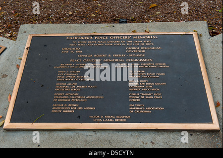 Peace Officer Hingabe Gedenktafel in der Capitol Mall, Sacramento, Kalifornien Stockfoto