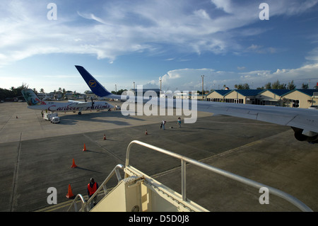 Crown Point, Trinidad und Tobago, Blick von einer Gangway auf dem Rollfeld des Flughafens Stockfoto