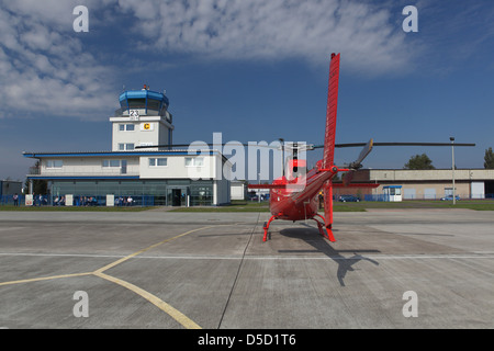 Strausberg, Deutschland, Hubschrauber auf dem Rollfeld des Flughafens Strausberg Stockfoto