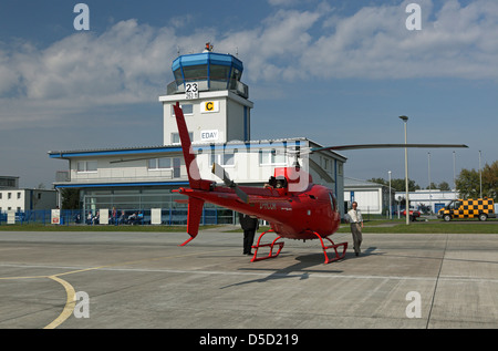 Strausberg, Deutschland, Hubschrauber auf dem Rollfeld des Flughafens Strausberg Stockfoto