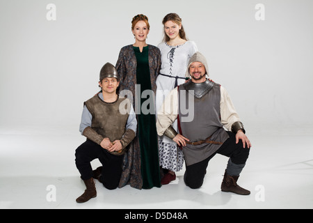 Volker Zack Michalowski, Katja Flint, Llewellyn Reichman und Roman Leitner Shamov bei einem Fototermin für ARD TV-Serie "Sechs Auf Stockfoto