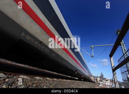 Berlin, Deutschland, Frosch Perspektive, ICE Driving Stockfoto