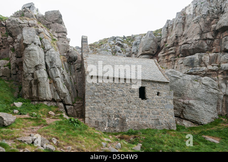 Wales, Pembrokeshire, Kapelle St. Govan gebaut 14C, an der Küste bei St. Govan Kopf Stockfoto