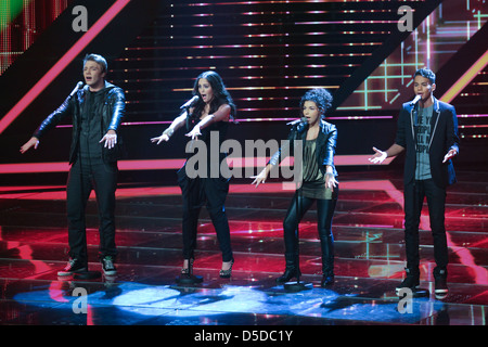 Mart Madeja, Raffaela Wais, Monique Simon, Kassim Auale bei X-Factor-Show in MMC Coloneum. Köln, Deutschland. 08.112011 Stockfoto