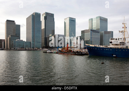 London, Vereinigtes Königreich, Blick auf die Wolkenkratzer im Geschäftszentrum von Canary Wharf Stockfoto