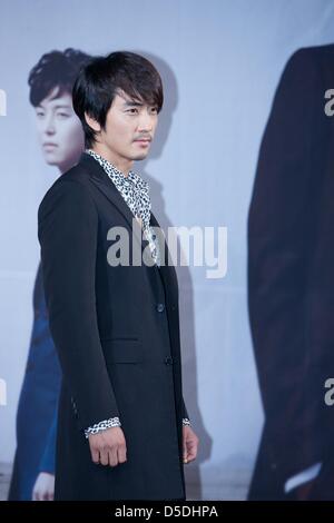 Song Seung-Heon besuchten Pressekonferenz der MBC neue TV-Drama Mann verliebt in Seoul, Korea am Mittwoch, 27. März 2013. Stockfoto