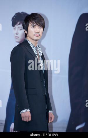 Song Seung-Heon besuchten Pressekonferenz der MBC neue TV-Drama Mann verliebt in Seoul, Korea am Mittwoch, 27. März 2013. Stockfoto