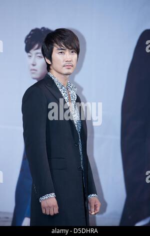 Song Seung-Heon besuchten Pressekonferenz der MBC neue TV-Drama Mann verliebt in Seoul, Korea am Mittwoch, 27. März 2013. Stockfoto